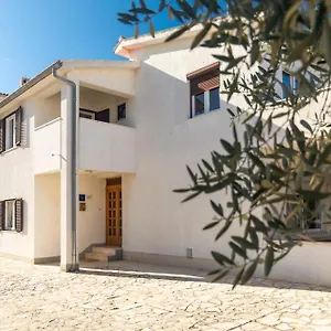 https://bed-and-breakfast-ema.primorje-gorskikotar.com