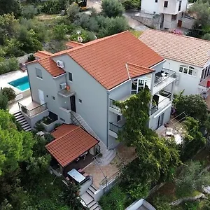 https://villa-knez-trogir.splithotels.org